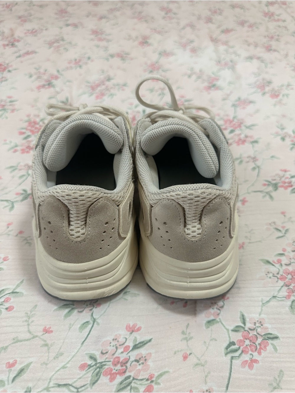 Yeezy 700 ‘Analog’ - Picture 3 of 5